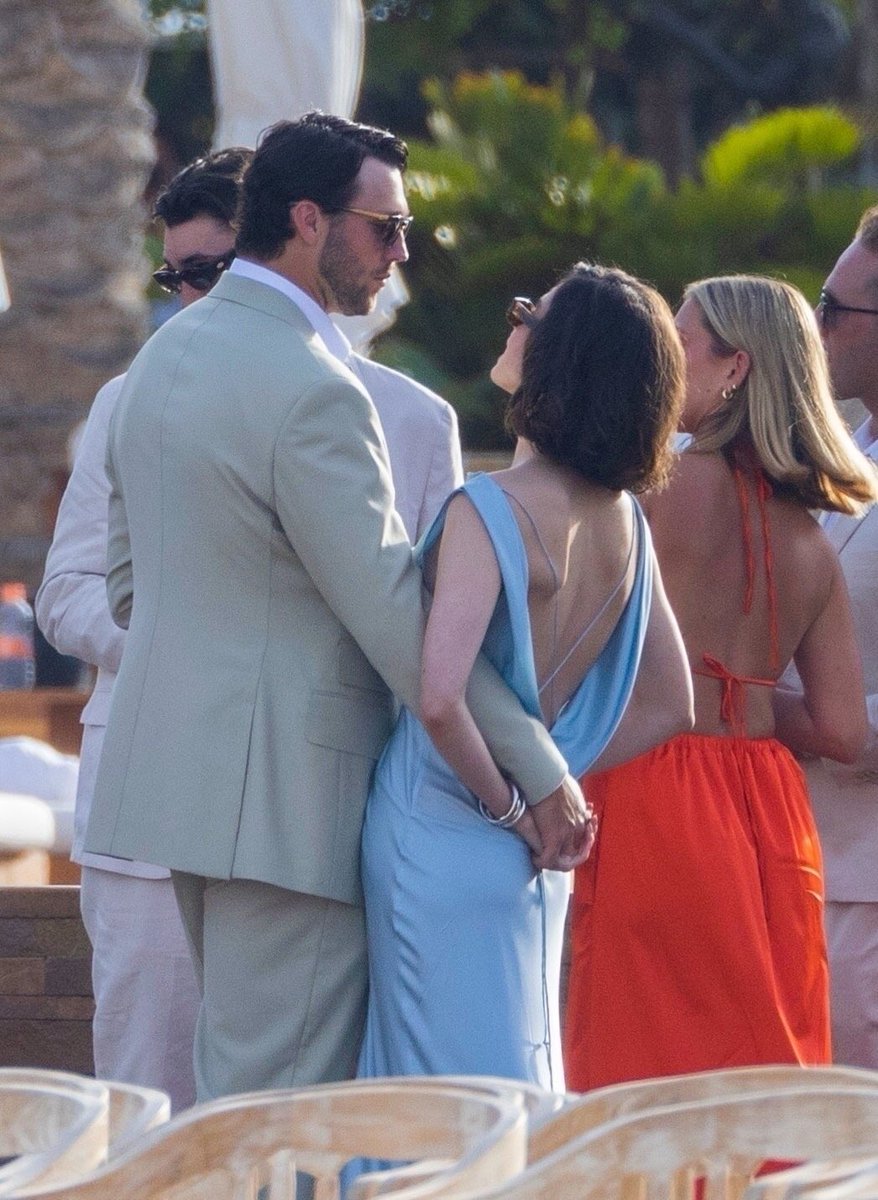 📷 | Hailee Steinfeld and Josh Allen at Kyle Allen’s wedding in Cabo.