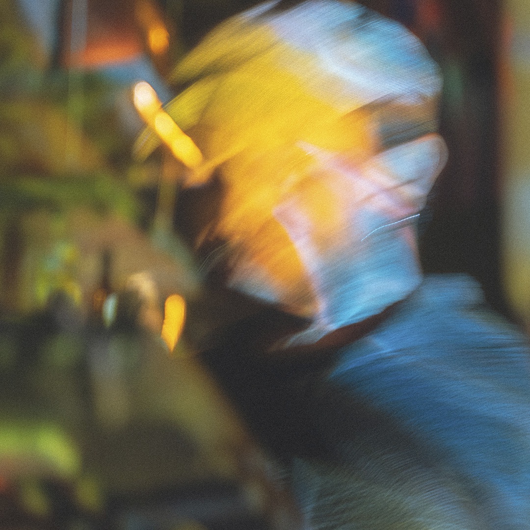 "En un mundo dividido, la música nos recuerda nuestra humanidad compartida. ❤️🎵 #Humanidad #Música #Unión #IA"