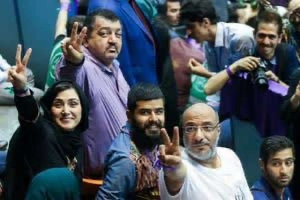 همونایی هستند که دیروز با رای شون به روحانی باعث صبح جمعه و صف مرغ شدند.
امروز هم با حمایتشون از پزشکیان میخوان #بنزین_بیست_هزارتومنی رو رقم بزنند.