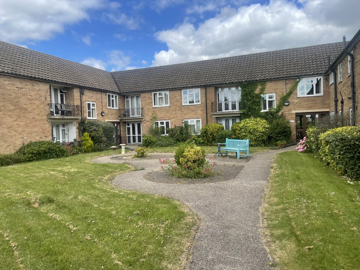 JamesSBTaylor's tweet photo. Weโre back out in #Marston and #Northway ahead of elections this July 4th & 18th! Thank you for all of the support for our brilliant candidates, @Vinni3Charlotte and @AnnelieseDodds! #LabourDoorstep @Oxford_Labour https://t.co/YArBxHiCPC