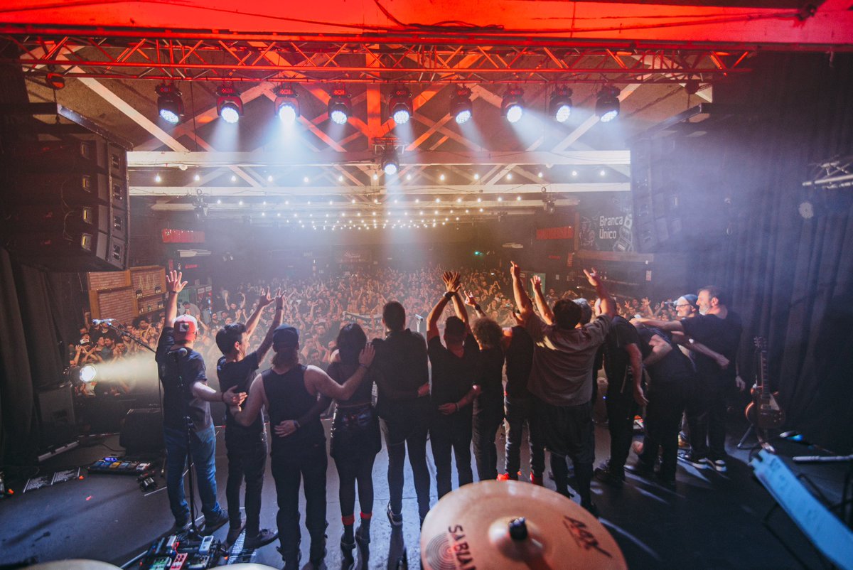 #MOTAenVivo
Que alegría la fiesta de anoche llena de amistad!!!
Gracias por ese aguante hermoso!!
🔥🤘🔥🤘🔥
“Somos rehenes del placer y el bienestar” 

📍22 de junio / <a href="/saladelmuseo/">Sala del Museo del Carnaval</a> 

#MOTA