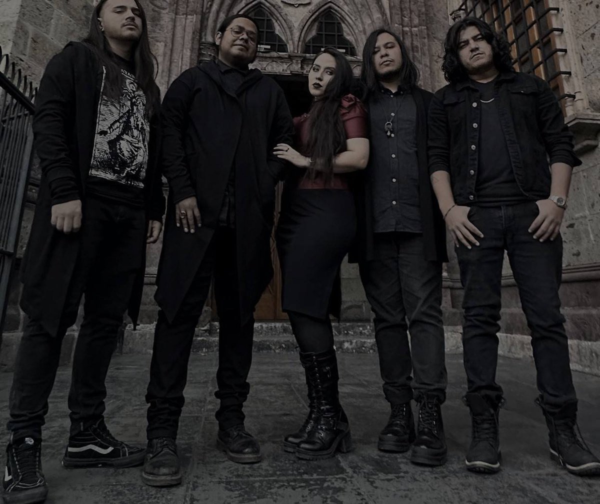 SoySeleG's tweet image. No manchen, grandioso debut de una banda mexicana, #Evercloud hacen un gothic doom metal de excelente calidad, para fans de #TheatreOfTragedy, #Draconian, #Tristania, #TreesOfEternity, etc.
open.spotify.com/intl-es/artist…

#DoomMetal #GothicMetal #MelodicDoomMetal