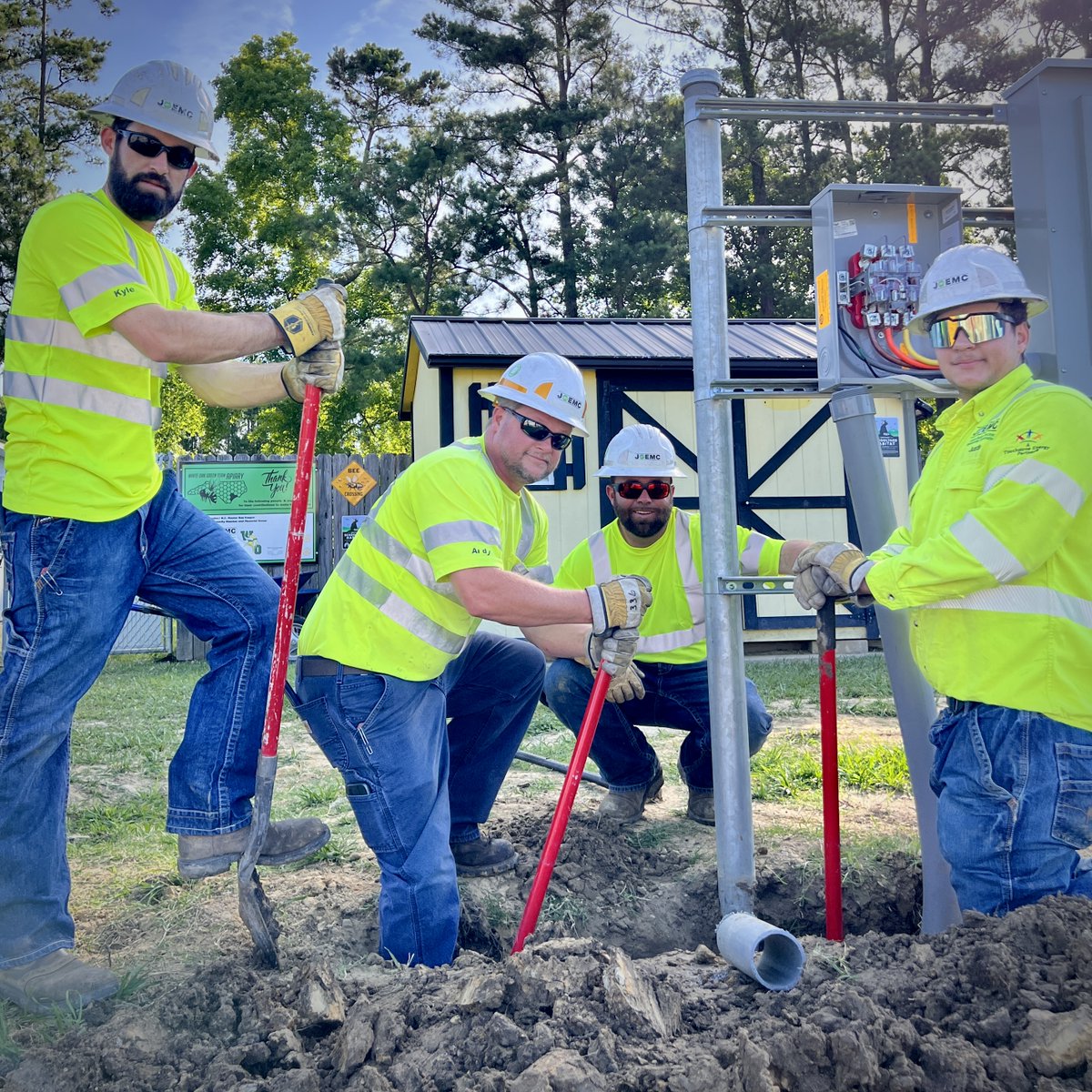 Powering up the future! ⚡️ Guess what's coming to @OnslowCountySchools White Oak High School  next fall?  An electric school bus! 🚌 And our linemen are helping make it happen. #ElectricSchoolBuses #JacksonvilleCares #JOEMC #JonesOnslowEMC
