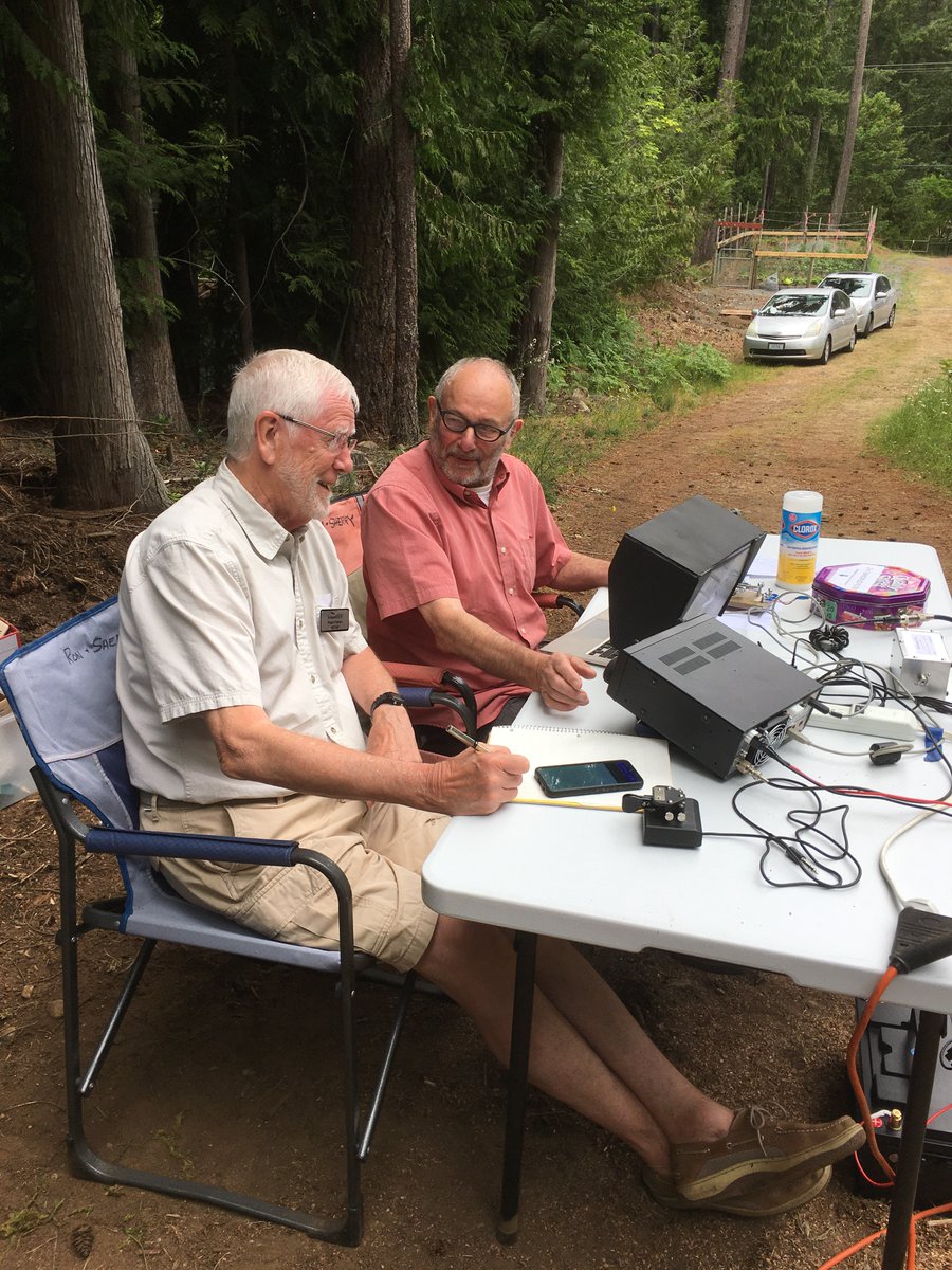 VE7AP and VE7JKZ at the IslandHF Radio Association (VA7IHF) 2024 Field Day.
