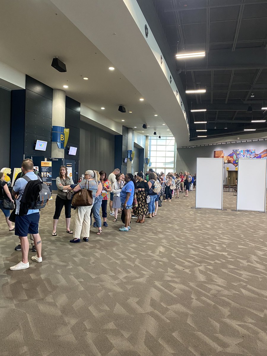 Ever see a line this long to be the first 100 in the Conference Exhibit Hall? Big prizes await! #awspwasa24