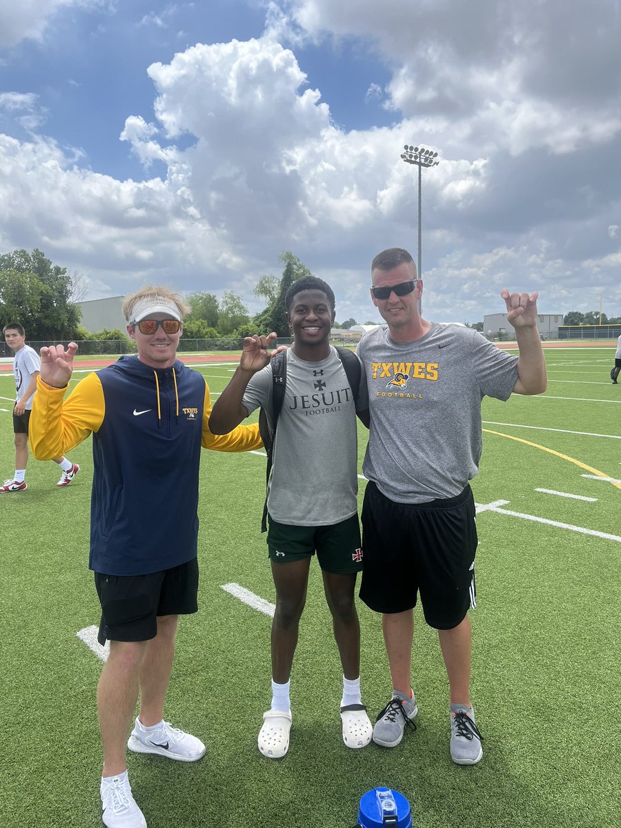 After a great conversation with the Coach <a href="/Coach_FJohnson/">Fran Johnson</a> I’m Blessed to Officially receive my first Offer from Texas Wesleyan University 
<a href="/TxWesFootball/">TxWes Football</a> 
<a href="/cobecraft/">Cobe Craft</a> 
<a href="/STRAKEJESUITFB/">Strake Jesuit Football</a> 
<a href="/Twelvecomplete/">Bryan Rawlins</a>
