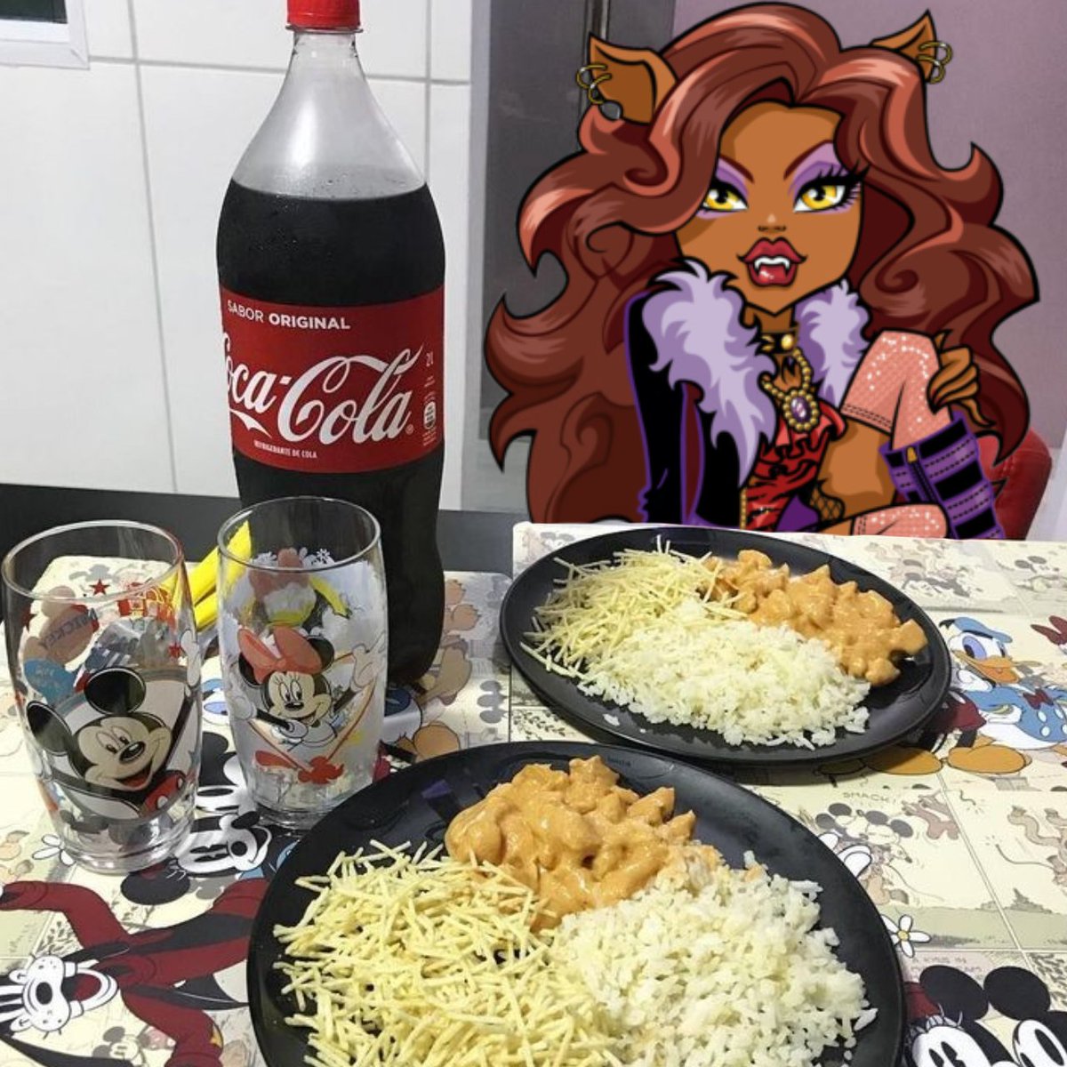 eu i ela jantando aqui