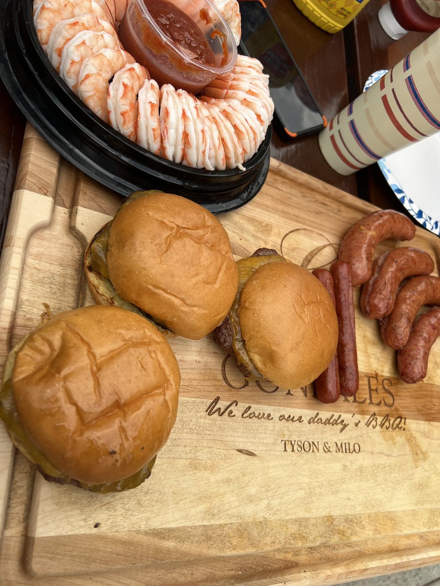 notsotiny23's tweet photo. #bubbaBurgers #steaks #kelbasa #hotDogs #shrimpCocktail https://t.co/b0JMCRzriR