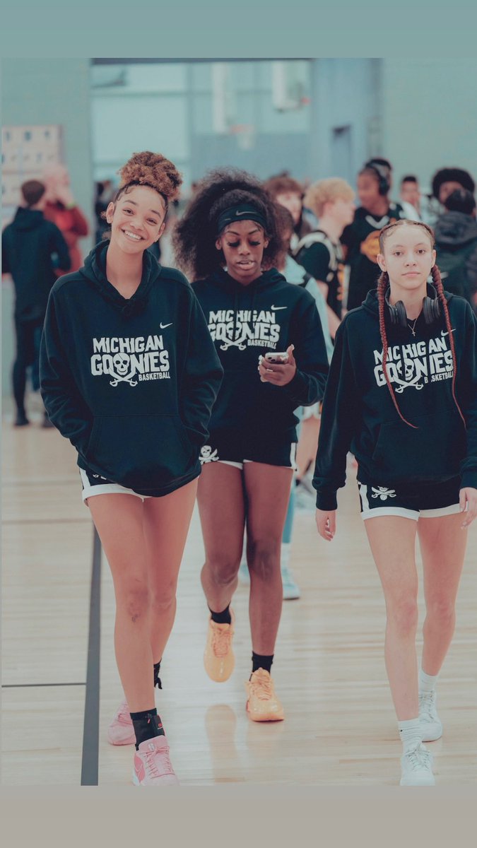 My girls!!🖤