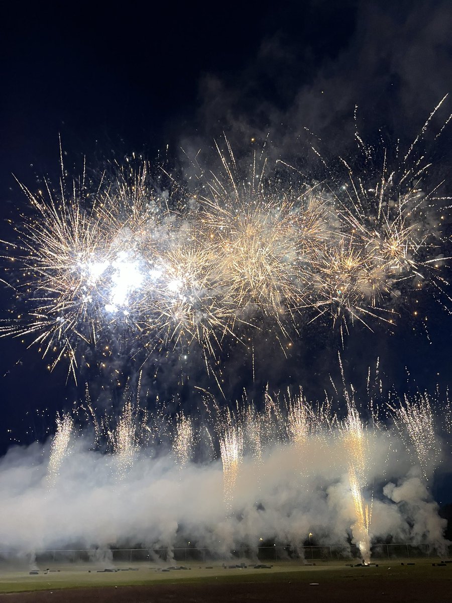UncleJohnsFireworks tweet media