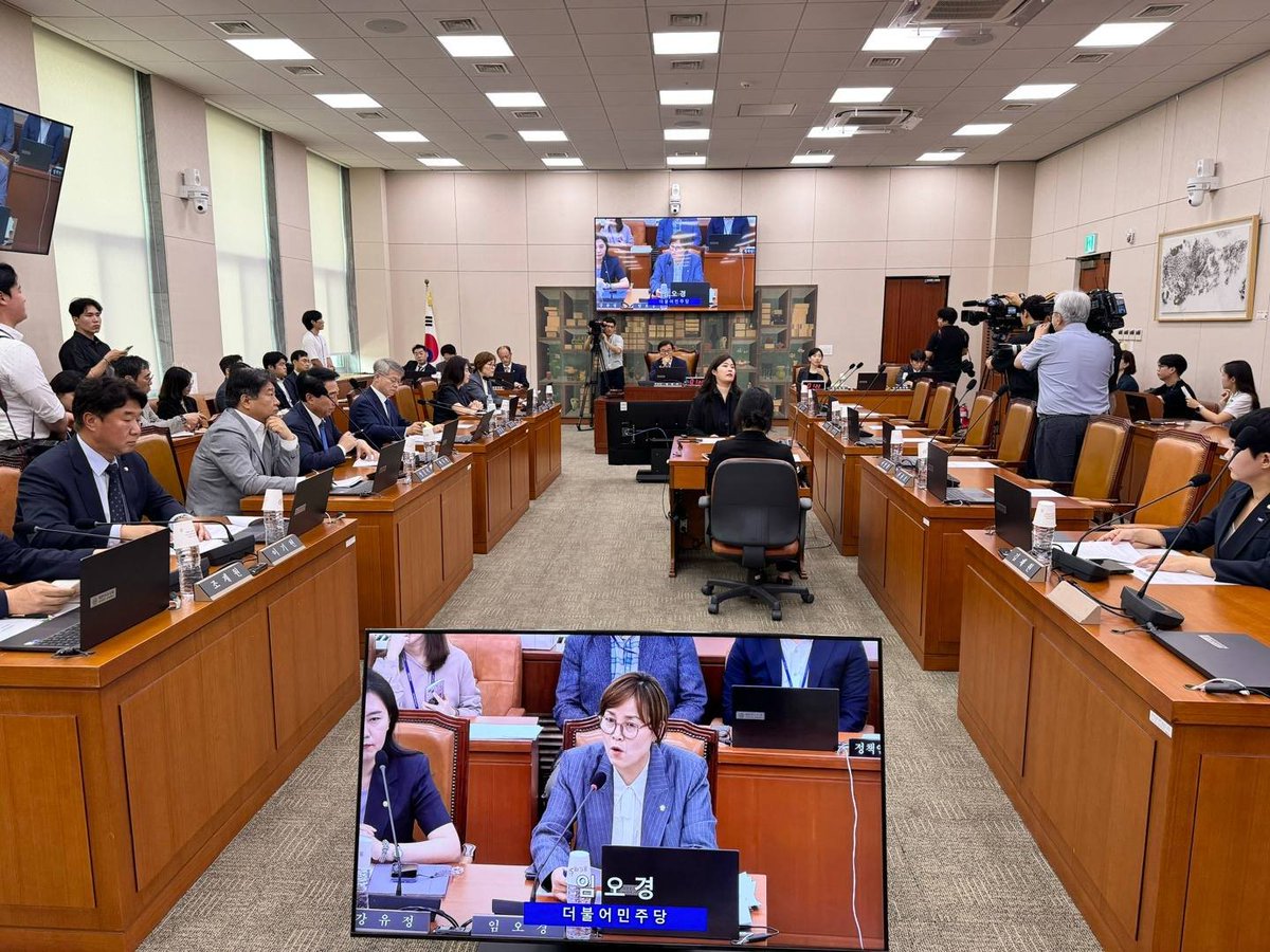 OKLim_GM's tweet image. [문화체육관광위원회 전체회의]

좌우고면하지 않고 국민만 바라보고 나가겠습니다.
산적해 있는 문화·체육계의 현안들을 앞으로 하나하나 처리해나가겠습니다.

#문화체육관광위원회 #전체회의 #문화체육관광부 #더불어민주당 #광명은_임오경