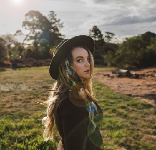 Songbroker Music Publishing (@songbroker) on Twitter photo ⚡️ Songbroker is pleased to welcome Steffany Beck.
Steffany is a singer-songwriter from Ōtautahi Christchurch, whose music is a blend of country, pop, and rock. You can listen to her here: search.songbroker.nz/artist/774167 🙌 <a href="/StefBeckMusik/">Steffany Beck</a> ⚡️ Songbroker is pleased to welcome Steffany Beck.
Steffany is a singer-songwriter from Ōtautahi Christchurch, whose music is a blend of country, pop, and rock. You can listen to her here: search.songbroker.nz/artist/774167 🙌 <a href="/StefBeckMusik/">Steffany Beck</a>