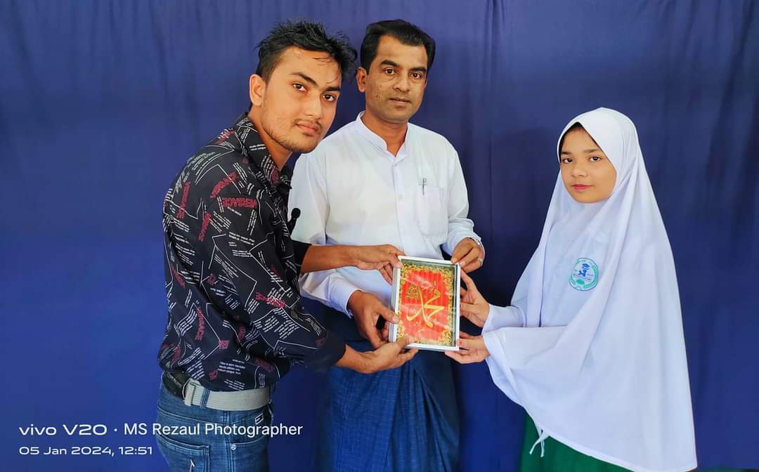 royal50374's tweet photo. The prizes were given to two shining stars of our young generation.
#Shohida
#Youshara https://t.co/MpwV58r57T
