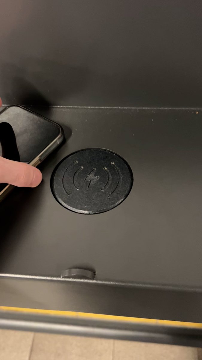 🚉🔋 Great news for commuters! Free phone chargers are now available at Town Hall, Lidcombe, Bondi Junction stations, and the Bondi Junction bus stand. The new Power Spot chargers enhance travel convenience and safety. More locations to come soon!