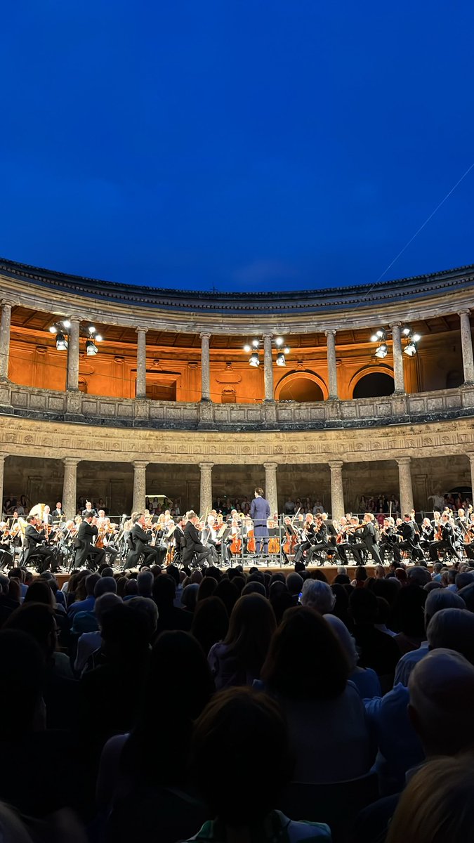 Mariwska's tweet photo. Granada, la Filarmónica de Viena y Lorenzo Viotti 🌺 @FestivalGranada https://t.co/EjwM75HWk5