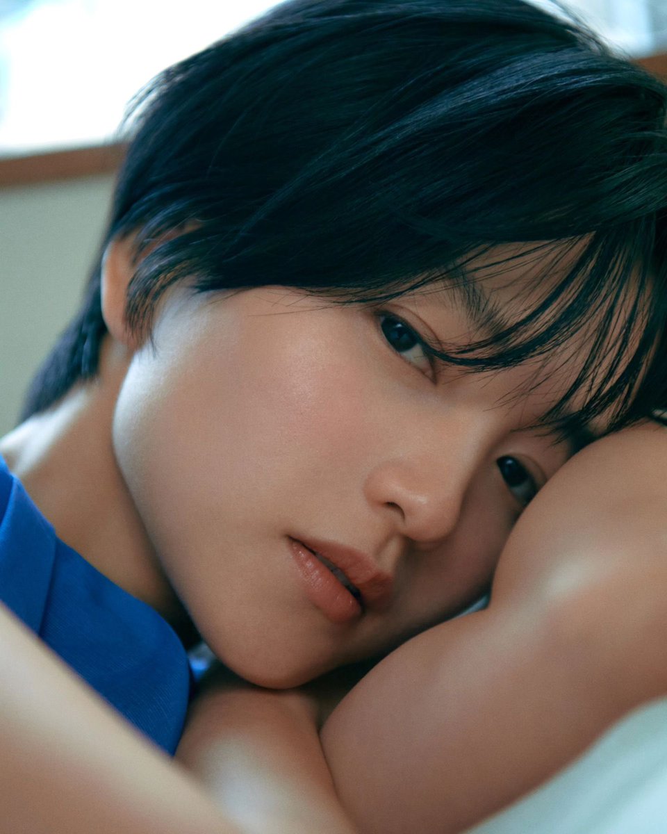 배우 김태리, '한복' 아름다움 전 세계에 알린다
-
김태리는 이번 사업에서 한복 디자인 기획과 개발을 맡는다. 완성품은 뉴욕 타임스퀘어 전광판 영상 등 다양한 기획 홍보를 통해 전 세계인에게 공개된다.

ㅁㅊ 개 큰 거 온다 ㅠㅠㅠㅠㅠㅠ

m.ajunews.com/view/202406240…