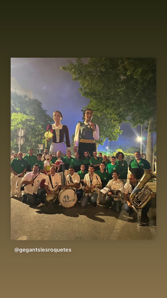 Avui amb format Terrabastall,hem gaudit d’una gran revetlla de #StJoan amb la família dels @gegantslesroquetes. Que bé que ballen i que bé que ens ho passem fent-los ballar!!! 🙌🏻🙌🏻🙌🏻🙌🏻 #FMsantJoan
#dinapontusterrabastall #granformat #dinapontusenruta  <a href="/escoladgrallers/">Escola de Grallers de Sitges</a>