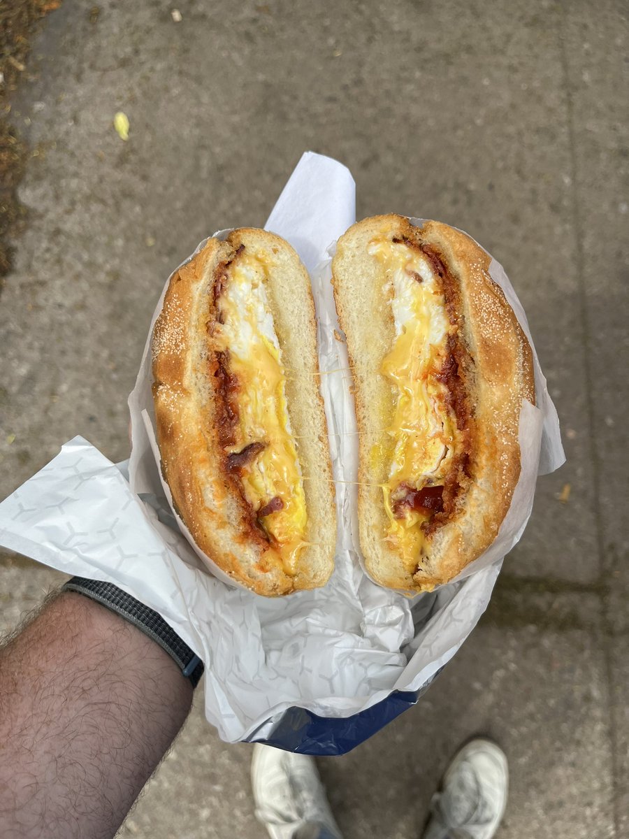 torontoandrew's tweet photo. @anotherglassbox Amazing breakfast sandwiches https://t.co/sZwi2DJEcm