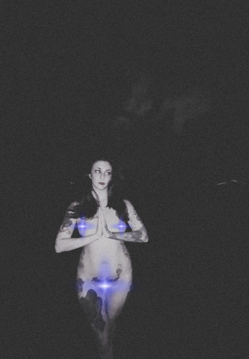 thehausofvipers's tweet photo. The holy trinity. ⛪️🙏🏻 #godsgirl #catholicgirls #godsfavorite https://t.co/0XUM0Ga0lg