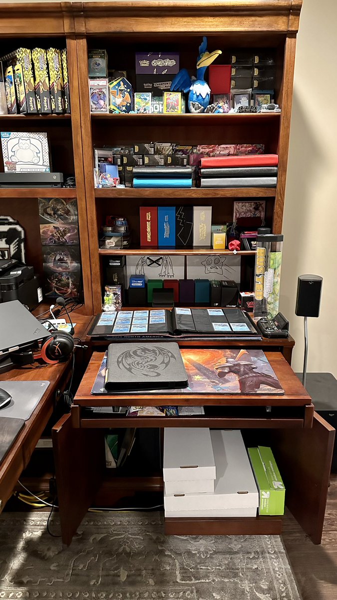Beelzebozo's tweet photo. @enjoifriend Mine is still just a corner of my office so far, but that closet is goals. Looks super clean, man. Nice work. https://t.co/jW9AQK3CrE