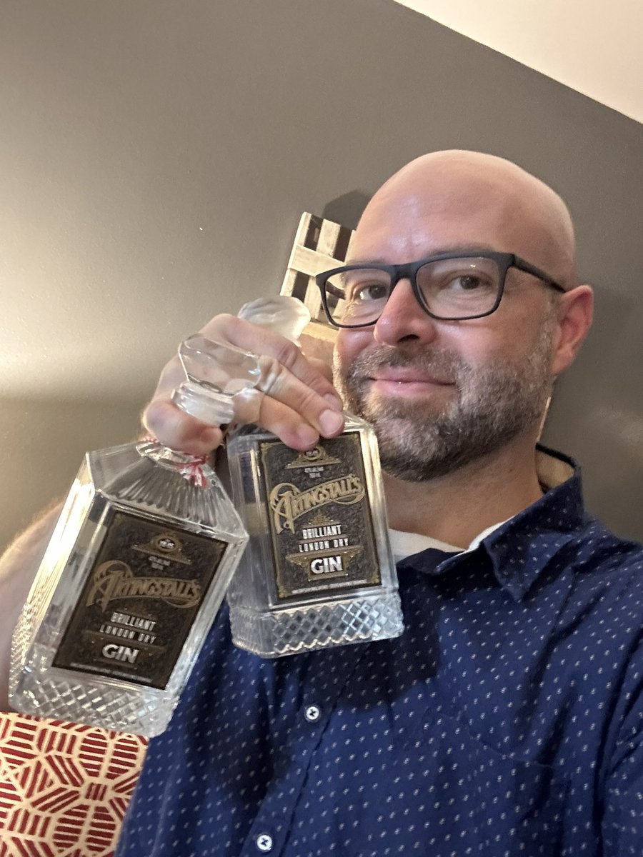 The_Rod's tweet image. I had to get all the @artingstallsgin I could find on my trip to New Orleans today!  Cheers @paulfeig   #MartiniMonday will be fantastic tomorrow! 🍸