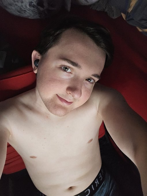 Hey guys im now live on chaturbate xtylercam69 https://t.co/diTpUEHqfc