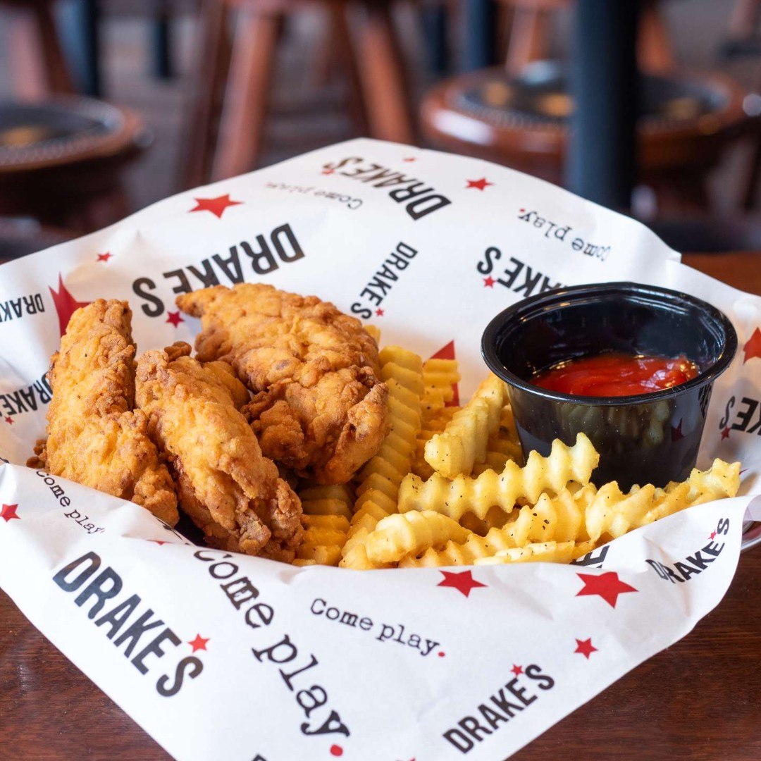 Drake's is the perfect spot for the whole family to enjoy with a variety of kids menu options! ow.ly/FG7b50SnX79