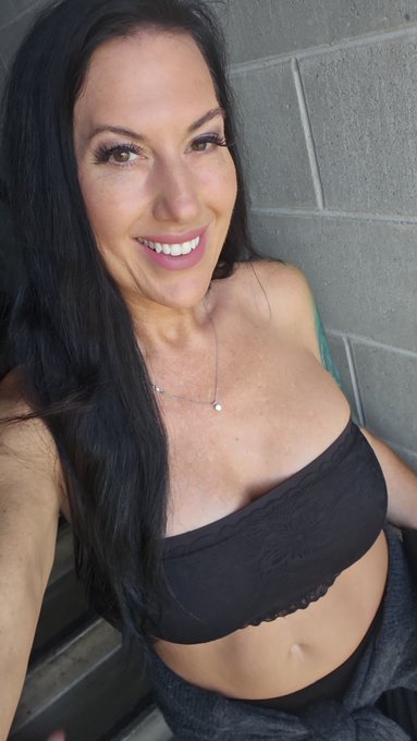 Do you think the dance dads were checking me out all weekend at the recital? https://t.co/xkaZM9woX4<a href="/tag/tallgirlproblems"class="tags"><span>#tallgirlproblems</span></a>