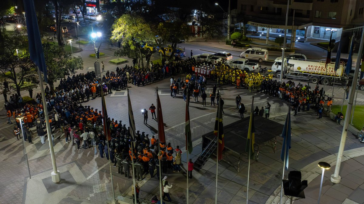 Iniciamos los Operativos de Control por la noche de #SanJuan, más de 500 servidores públicos, Fuerzas del Orden y bomberos voluntarios se encuentran desplegados en las 7 subalcaldías de nuestra ciudad, haciendo cumplir la normativa y como medida preventiva ante cualquier