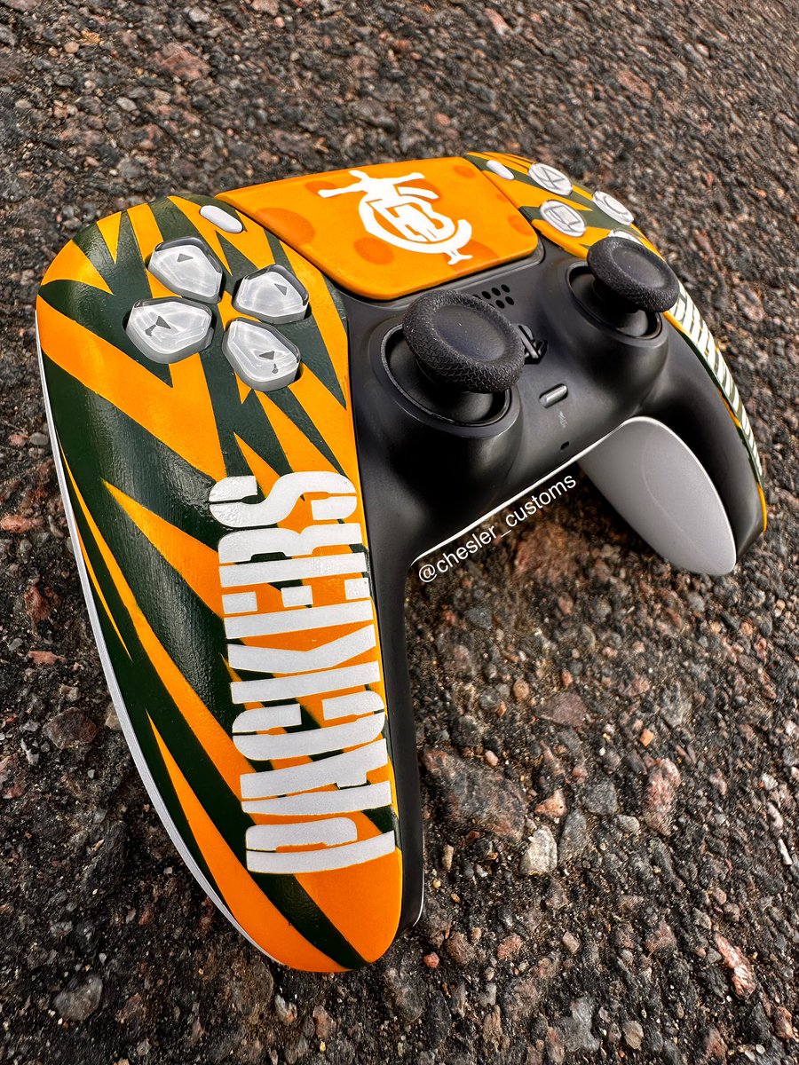 Customized a Green Bay Packers controller for my guy Terence Crawford! Yall already know what’s going to happen on August 3rd🥊

Instagram: @ chesler_customs