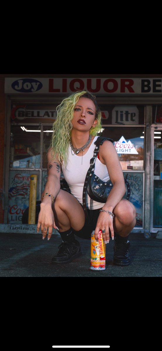 kendy_x_'s tweet photo. saucy and bossy 💚✨

#styleinspiration #ootd #kendyx #baddie #rockstar #bosslady #blackforces #blackairforces #rebel #disruptor https://t.co/jdhTuMFPNj