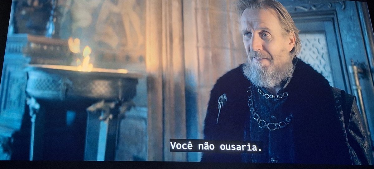 SPIDEYPROTECT's tweet image. Aegon: tire o broche, sir Otto

Otto: você não ousaria

Aegon: entregue ao cole

AEGON FAZENDO O COLE A MÃO DELE PQP

#HouseofThedragon