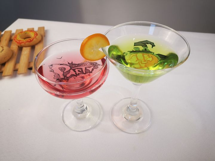 kornnacteam's tweet image. These are drink toppers will not completely dissolve into your drink, they will thin out and lose shape over time.
#edibleink #ediblepaper #cocktails