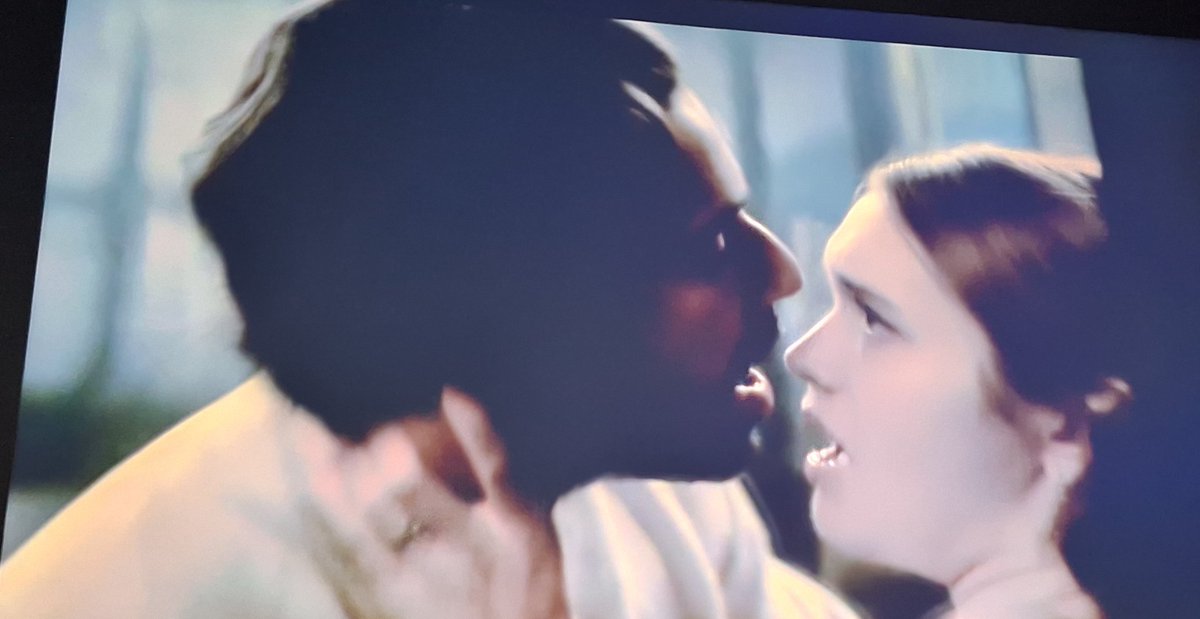 SPIDEYPROTECT's tweet image. EU NÃO TO ACREDITANDO QUE O EP ACABOU COM A ALICENT E O CRISTON PRESTES A SE COMER

VAI SE FODERRRRRR 

#HouseofThedragon