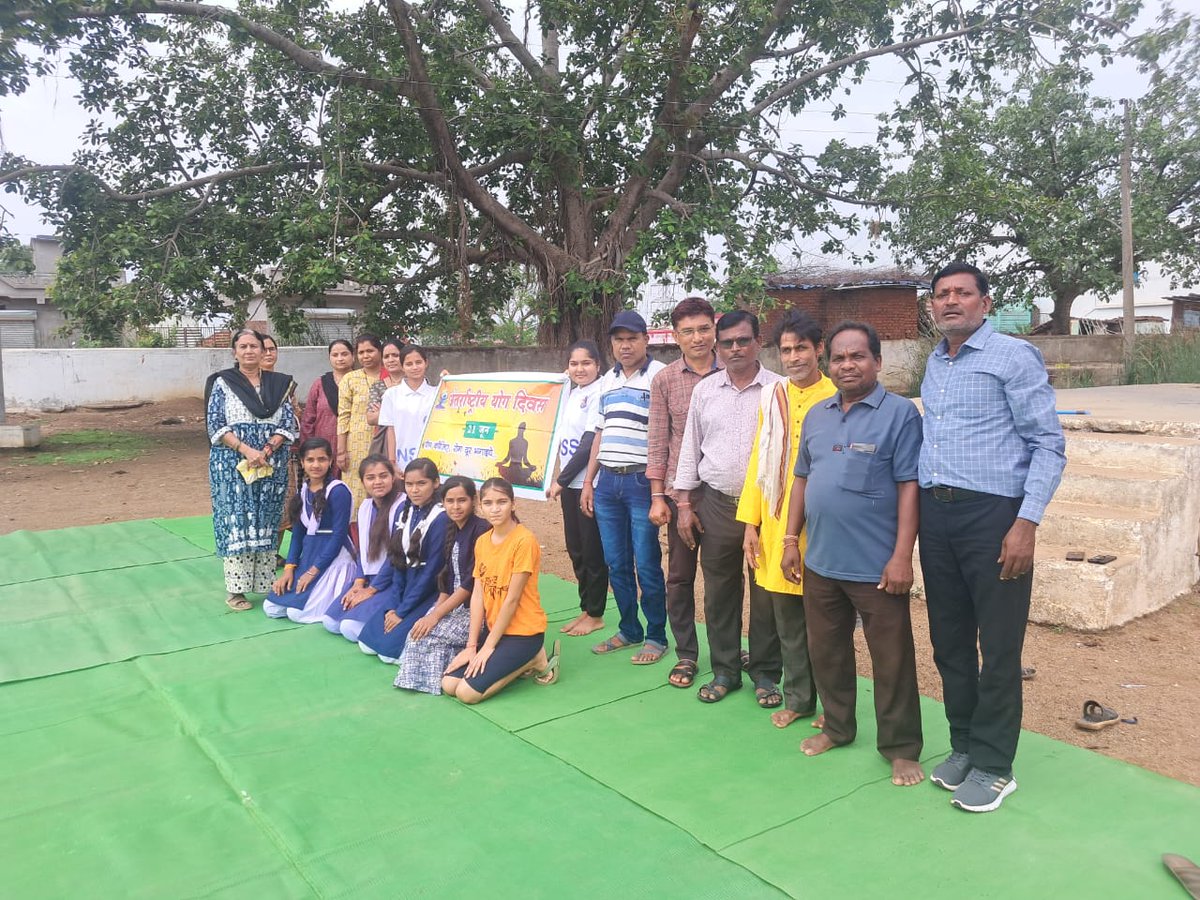 NSS UNIT DIGVIJAY COLLEGE RJN (C.G.) (@nssdmvrjn) on Twitter photo #21_june_2024
#InternationalDayofYoga24
<a href="/nssdmvrjn/">NSS UNIT DIGVIJAY COLLEGE RJN (C.G.)</a> स्वयंसेवी अपने गांव में योग शिविर आयोजित किये।
<a href="/MoHFW_INDIA/">Ministry of Health</a> <a href="/HealthCgGov/">Health Department CG</a> <a href="/RajnandgaonDist/">Rajnandgaon</a> <a href="/_NSSIndia/">NSS India</a> <a href="/NssChhattisgarh/">NSS CHHATTISGARH</a> <a href="/NSSRDBhopal/">NSS Regional Dte. MP & CG</a> <a href="/UNICEFIndia/">UNICEF India</a> #21_june_2024
#InternationalDayofYoga24
<a href="/nssdmvrjn/">NSS UNIT DIGVIJAY COLLEGE RJN (C.G.)</a> स्वयंसेवी अपने गांव में योग शिविर आयोजित किये।
<a href="/MoHFW_INDIA/">Ministry of Health</a> <a href="/HealthCgGov/">Health Department CG</a> <a href="/RajnandgaonDist/">Rajnandgaon</a> <a href="/_NSSIndia/">NSS India</a> <a href="/NssChhattisgarh/">NSS CHHATTISGARH</a> <a href="/NSSRDBhopal/">NSS Regional Dte. MP & CG</a> <a href="/UNICEFIndia/">UNICEF India</a>