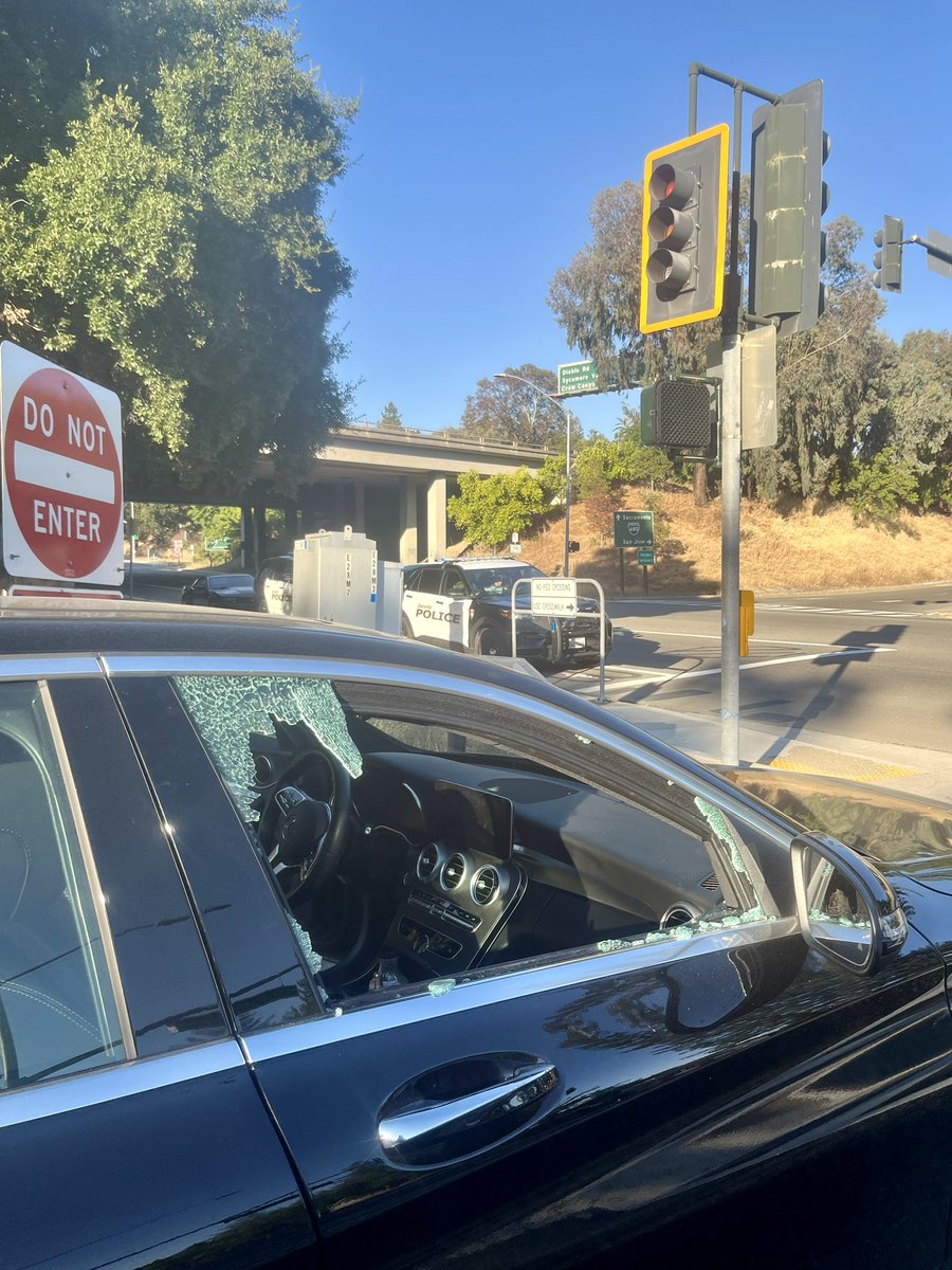 HeatherHolmesTV's tweet photo. Warning: Be Aware! I was tracked, followed &amp; victimized. Masked man attempted to steal my handbag from the front seat of my car at a red light in #Danville. I’m okay, but it was terrifying.
Happened within seconds! https://t.co/euNtEhvWc4