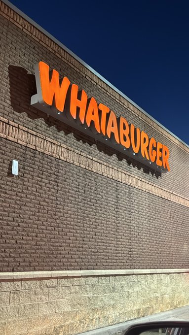 Summer nights and Whataburger.  The nostalgia ✨ https://t.co/zeCaUmUI6X
