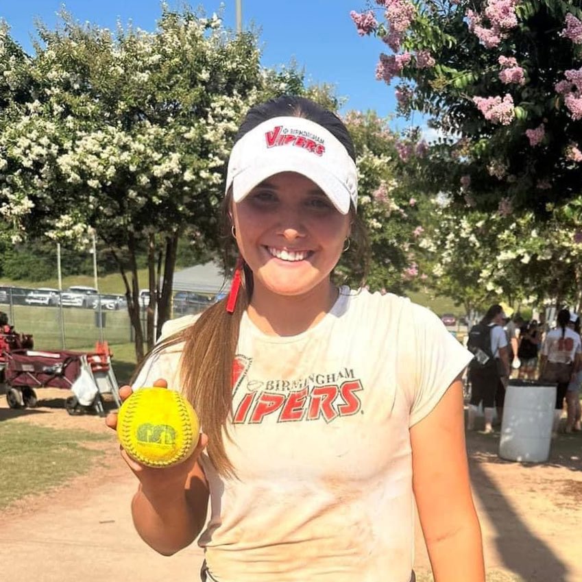 Cacey B (GSCC) was on 🔥🔥 at the plate this weekend at Scout Town! She had a batting average of .500 and dropped a couple of 💣s