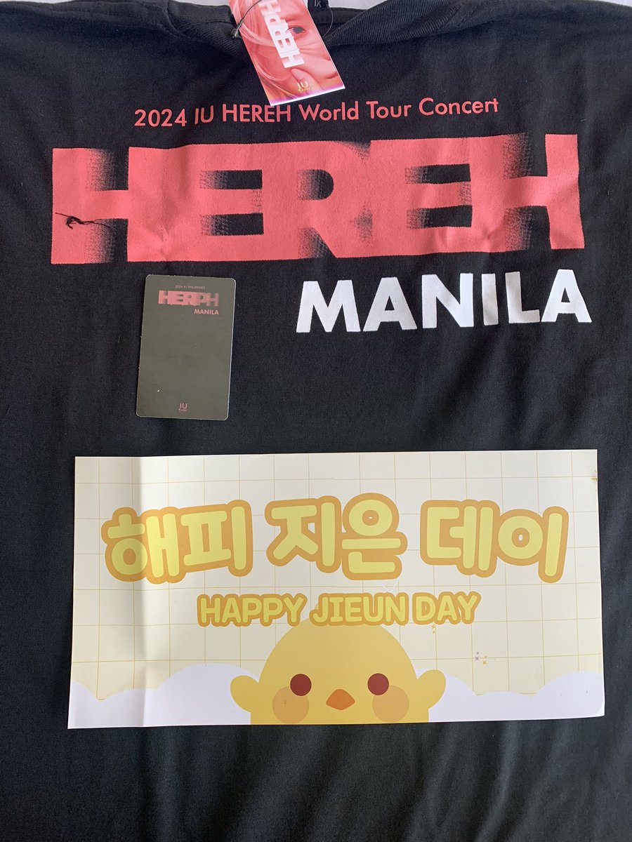 iu_dent's tweet photo. เสื้อสกรีนหลังด้วย ติด tag 🏷️ เรียบร้อย ทำถึงอะ ฟลป 👍🏻
#IUHERTour #iuph #HEREH_WORLD_TOUR_IN_MANILA https://t.co/N1V8iiINpa