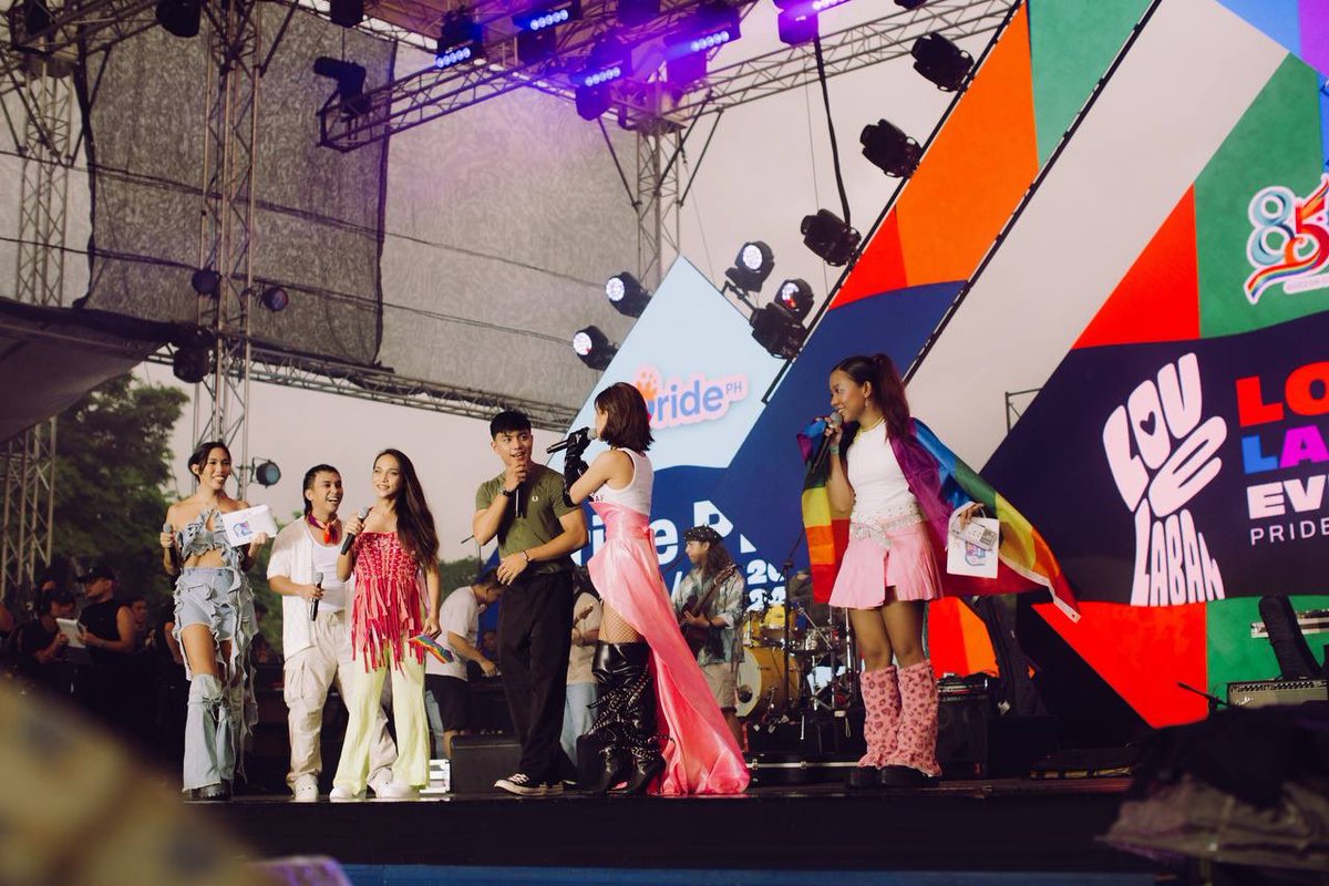 Sparkle_GMA's tweet photo. Royce Cabrera and his ‘Marupok AF (Where Is The Lie?)’ co-stars joined in on the celebration of love and equality as they shine bright during the Pride PH Festival 2024 in Quezon City ✨💗

#RoyceCabrera #LoveLaban2Everyone https://t.co/NXNLXxqPcj