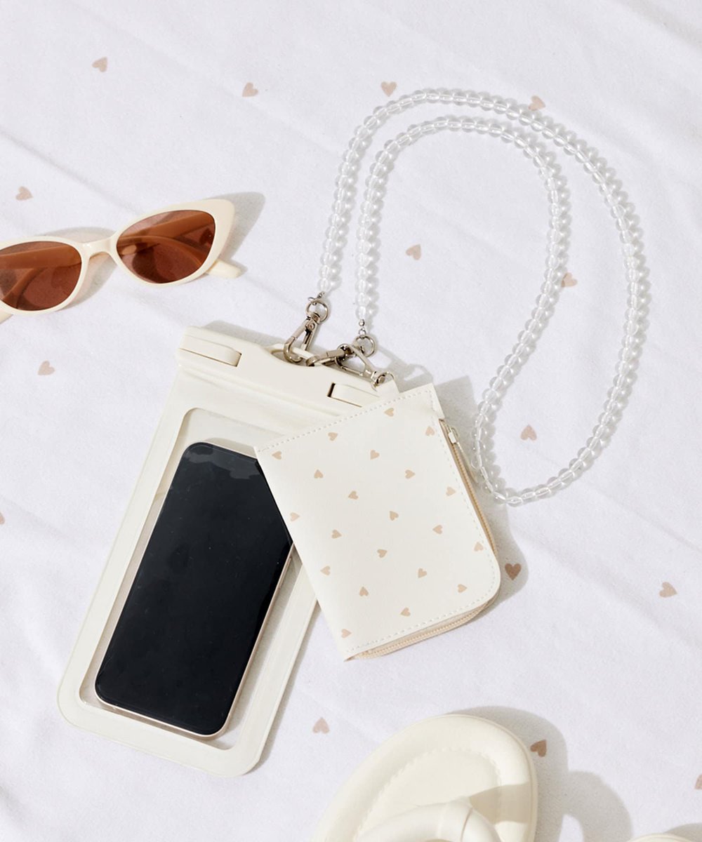 NEW＊ ポーチ付き防滴スマホケース 500円（税込550円） 取り外しできる