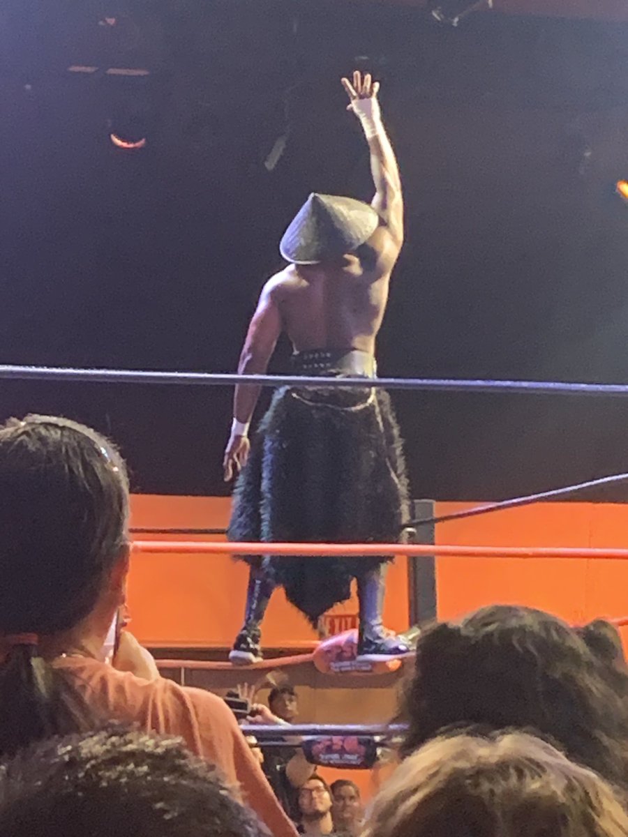 MarkHokeShow's tweet photo. Uh ohโฆ@DannyLimeLight brought a little company to the ring against @ShogunThaGod tonight at #FSW15. @FSWVegas https://t.co/X5sz6u2RtI