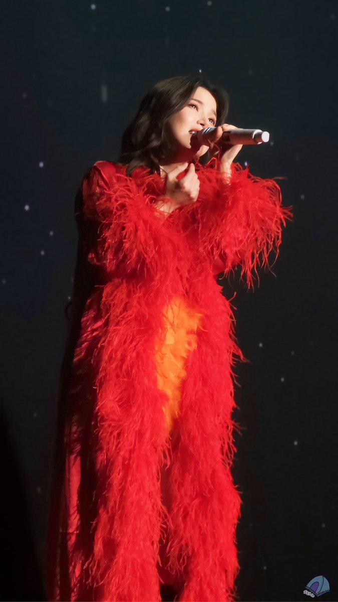 妳目光所到之處皆是溫柔..🥹💙
#solar 
#Solar_2nd_concert_COLOURS_Kaohsiung