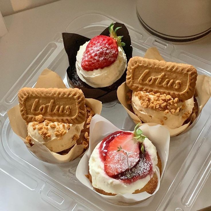 ㅤ
𝘛𝘪𝘯𝘨~ 𝘛𝘰𝘯𝘨~ 
Elliot's delivery sudah datang! 
kue spesial buat barudak nheaven yang imut dan lucu

notes :
1 orang 1 pack yaa! jangan ambil 2😡
ㅤ