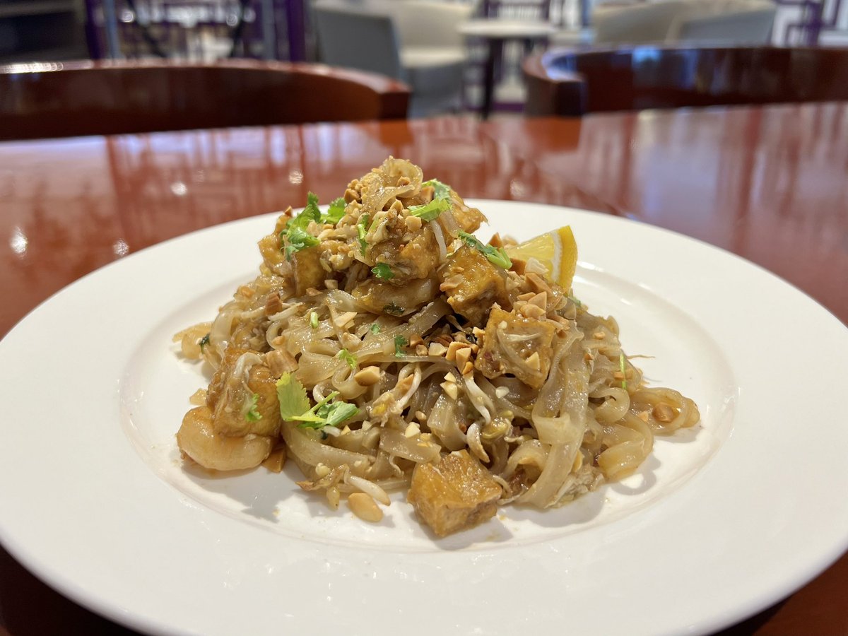 AranetaCity's tweet photo. When lunchtime cravings hit, head to East Cafe by Rustan’s for a tasty and creative Asian dish! Yummy food and a stunning view await! 🍲🥢
Dine now at📍East Cafe, Rustan’s, UGF, Gateway Mall! 💜
#AranetaAt70 #CityOfFirsts #AranetaCity #GatewayMall #Rustans https://t.co/NeuYdSypeF