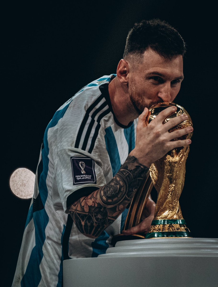 Feliz cumpleaños rey.
El más ganador de toda la historia. 💙