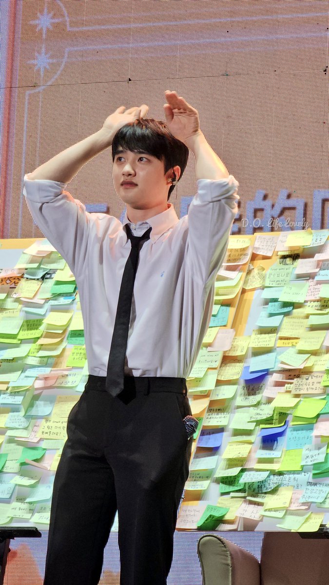 🐰🩵

#BLOOMinTaipeiD2 
#FANCONCERT_BLOOM 
#함께할게_도경수_BLOOM
#도경수 #디오 #DOHKYUNGSOO #DO (D.O.) #都敬秀 #ドギョンス