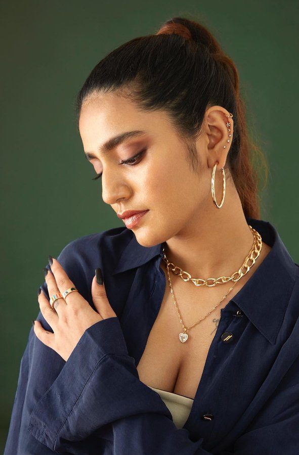 GQzrnxWWcAAn3zi?format=jpg&name=900x900