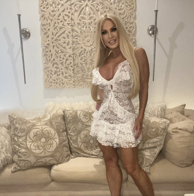 Thank You for Joining Todays Show Every Week I invite my fans into my home for an intimate hour discussing<a href="/tag/covergirl"class="tags"><span>#covergirl</span></a>