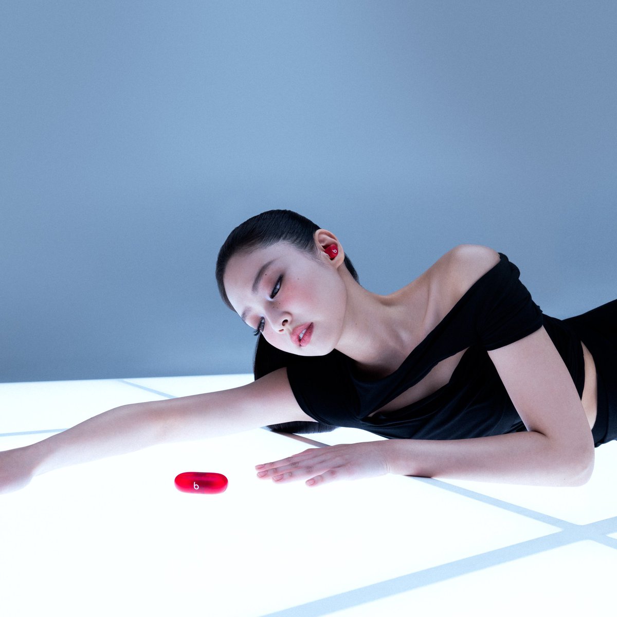 oddatelier's tweet image. JENNIE x @beatsbydre 

#JENNIE #OA #beatsbydre